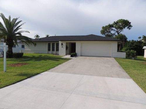 540 95th Ave, Naples FL  34108-2453 exterior