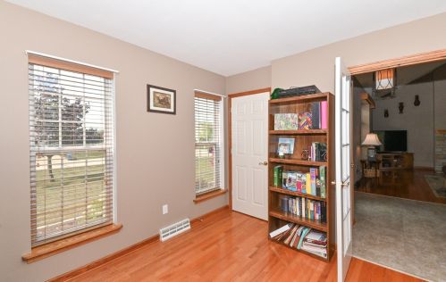 28842 Stone Ridge Ct, Waterford WI  53185-5609 exterior