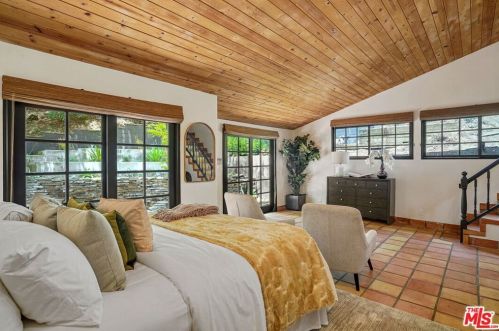 1719 Oak Dr, Topanga CA  90290-4025 exterior