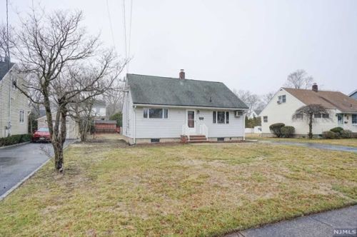 479 Berkshire Rd, Ridgewood NJ  07450-5533 exterior