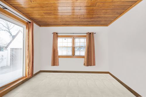 2893 Arnold Ave, Rockville Centre NY  11572-2032 exterior