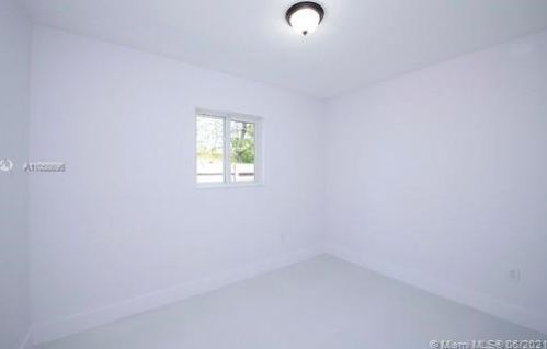 1124 70th Pl, Hialeah FL  33014-5113 exterior