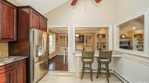 255 Maple St, Islip Manor NY  11751-4801 exterior