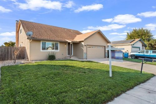 1385 Macdonald Ct, Liberty Farms, CA 95620-2661