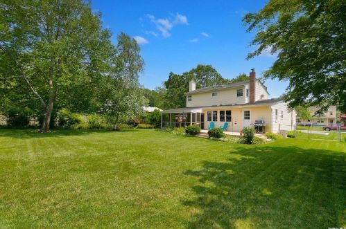 459 Oceanside St, Islip Terrace, NY 11752-1202