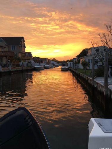 703 8th St, North Lindenhurst NY  11757-5522 exterior