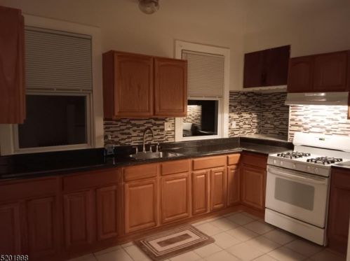 104 Munn Ave, Newark NJ  07106-1369 exterior