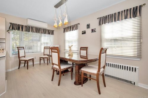 255 Kensico Rd, Thornwood NY  10594-1656 exterior