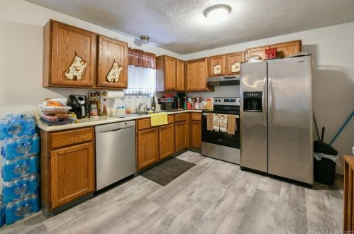 16 Edgehill Ave, Waterbury CT  06704-1824 exterior