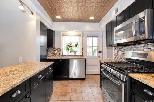 945 Webster Ave, New Rochelle NY  10804-3536 exterior