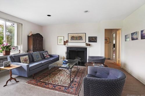 27 Green Hill Rd, North Haven CT  06473-2139 exterior