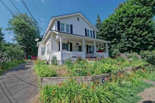87 Park Ave, Newtonville, NY 12110-4128