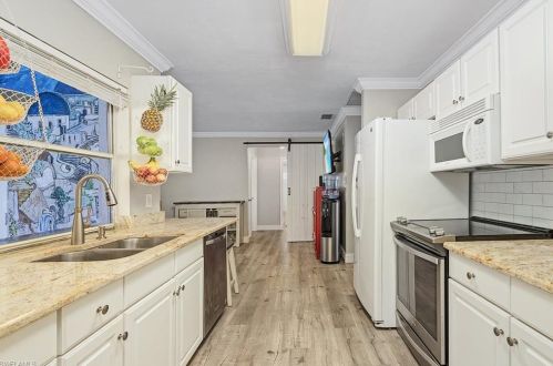 18061 Royal Hammock Blvd, Naples FL  34114-8944 exterior