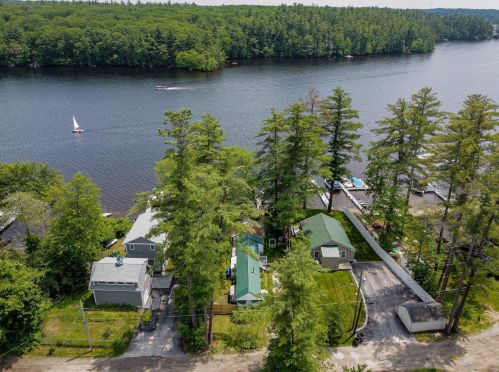 1013 Collettes Grv Rd, Derry NH 03038-5808 exterior