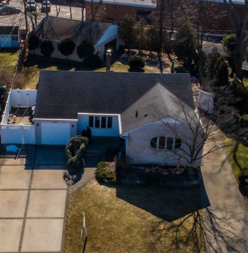 1287 Dahlia Ln, North Wantagh, NY 11793-2559