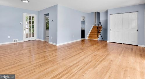 6306 Charnwood St, Springfield VA  22152-1932 exterior