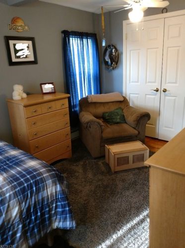 32 Bush St, Oxford, NJ 07863-3002