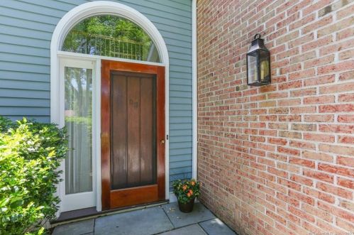86 Regents Park, Westport, CT 06880-5532