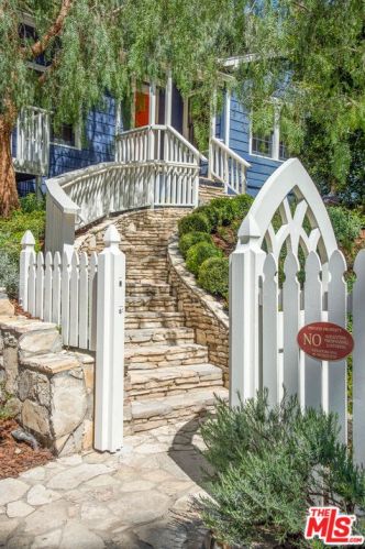 11725 Sunshine Ter, North Hollywood, CA 91604-3842