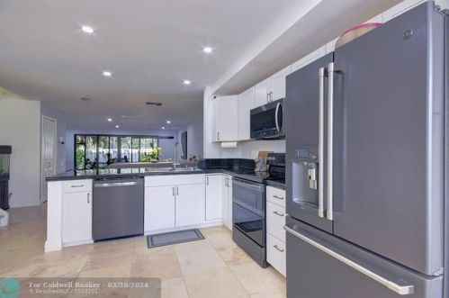 602 20th Ln, Boynton Beach, FL 33435-2401