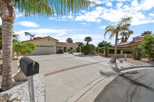 9721 Siwanoy Dr, Desert Hot Springs CA  92240-1330 exterior
