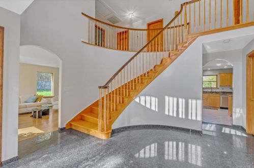 9 Caroline Dr, Patterson, NY 12563-2671