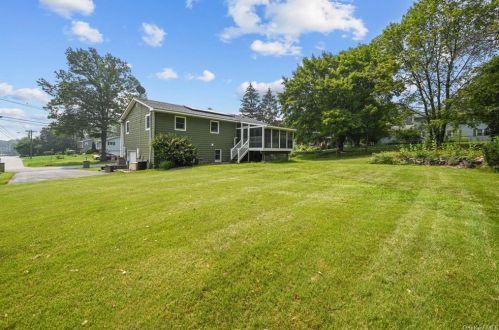 35 Loch Lomond Ln, Middletown, NY 10941-1421