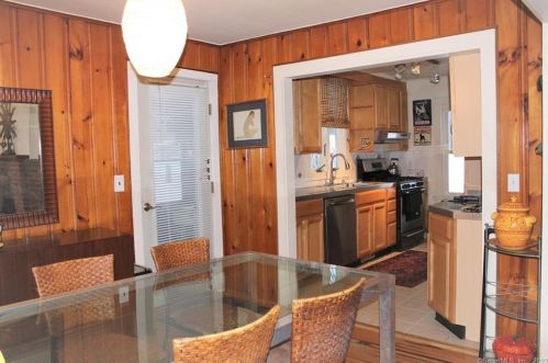 7 Pleasant St, Bethel, CT 06801-2319
