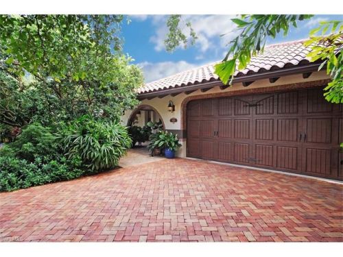 2429 Kings Lake Blvd, Naples, FL 34112-5304