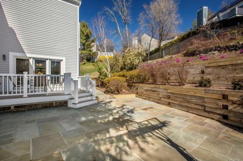 4 Elizabeth Ct, Briarcliff NY  10510-2528 exterior