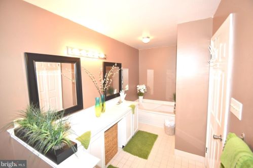 242 Windsor Ct, Glen Mills PA  19342-2027 exterior