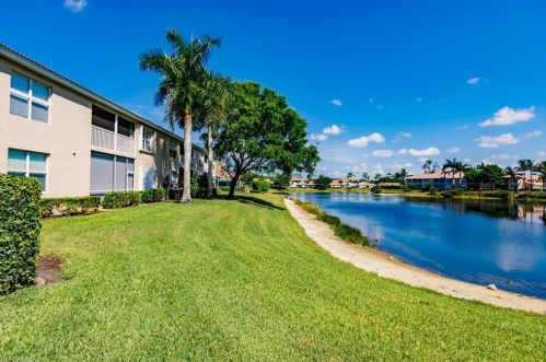 359 Dover Pl, Naples FL  34104-0860 exterior