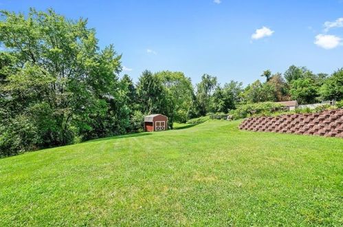 1264 Oakridge Rd, Mc Donald PA  15057-2632 exterior