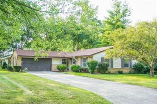 2111 Plantation Trl, Bellbrook, OH 45305-1458