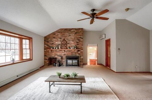 8 Thunder Ridge Rd, Sandy Hook CT  06482-1643 exterior