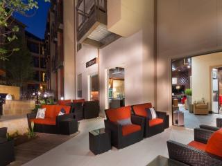 7200 Easy Wind Dr, Austin TX  78752-2151 exterior
