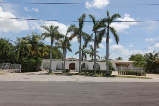 2430 195th St, Miami, FL 33180-2160