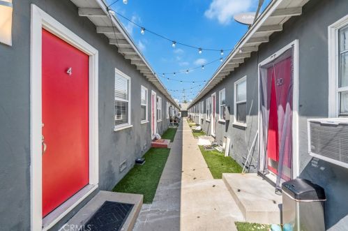 345 20th St, Long Beach, CA 90806-4964