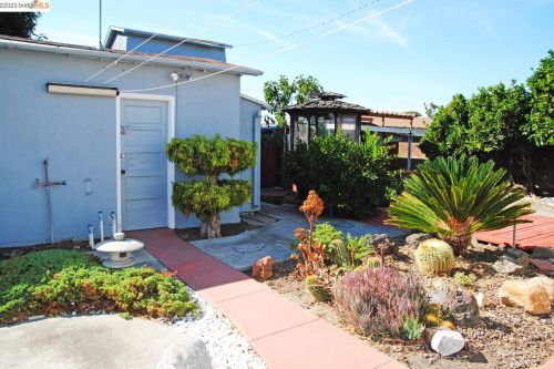 16497 Kent Ave, San Lorenzo CA  94580-1230 exterior
