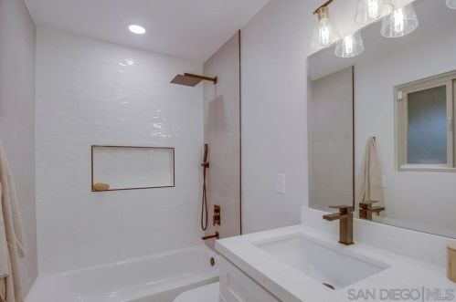 2502 Singing Vista Way, El Cajon CA  92019-2740 exterior