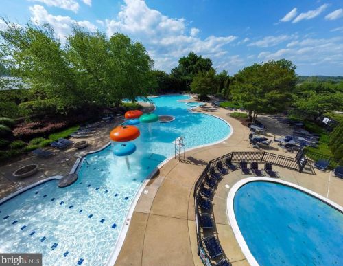 43331 Riverpoint Dr, Leesburg VA 20176-1296 exterior