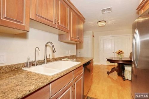 3402 Rio Vista Dr, Mahwah NJ  07430-4005 exterior