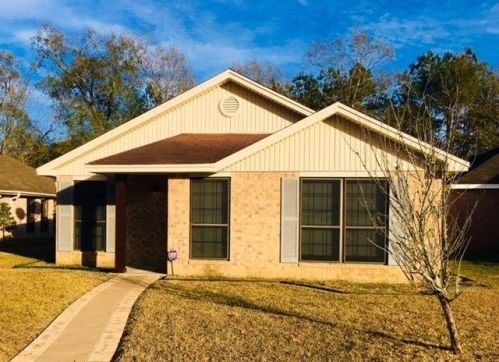 105 Willow Bend Dr, Silsbee, TX 77656-5713