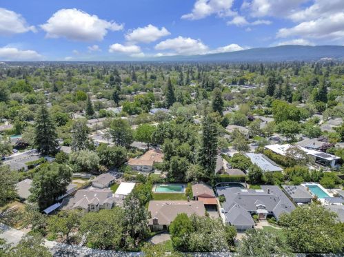 1558 Edgewood Dr, Palo Alto CA  94303-2819 exterior