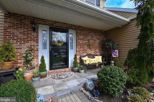 3027 Fairhill Dr, Collegeville, PA 19426-3238