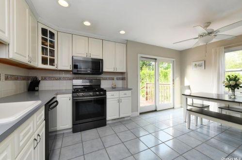 612 3rd Ave, Elwood NY  11731-3435 exterior