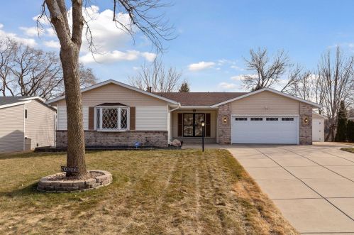 10632 Daisy Cir, Minneapolis, MN 55438-2387