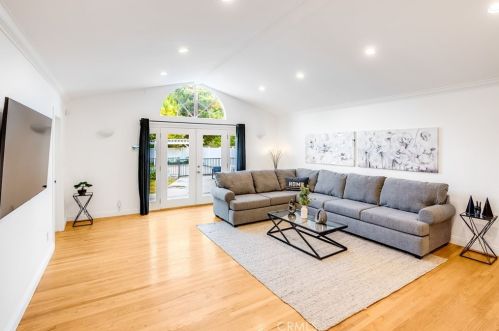11814 Hesby St, North Hollywood CA  91607-3218 exterior