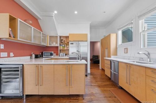 10 Bay View Ter, Newburgh NY  12550-6002 exterior