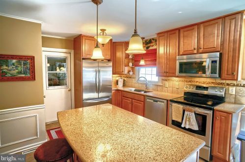 475 Woodcrest Dr, Navy Sup Dpt PA 17050-6854 exterior